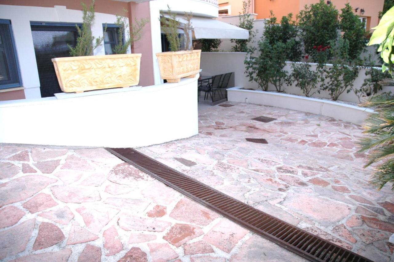 A L' Aise Studios Apolpaina Exterior foto